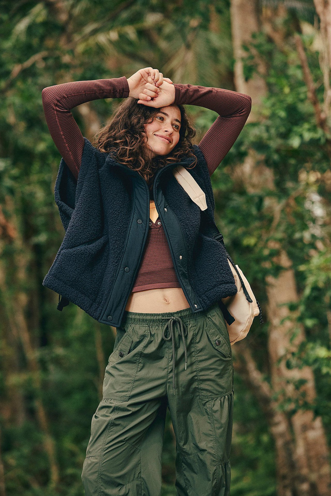 Damen gemütliche und stylische Fleecejacke mit seitlichen Kordelzügen Drune