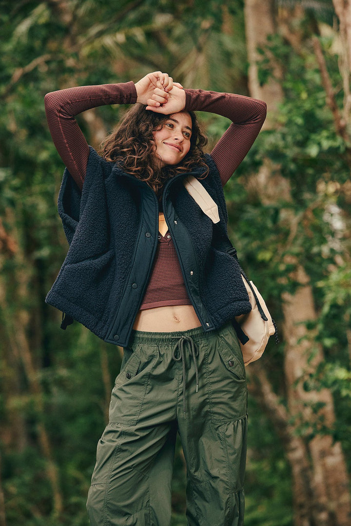 Damen gemütliche und stylische Fleecejacke mit seitlichen Kordelzügen Drune