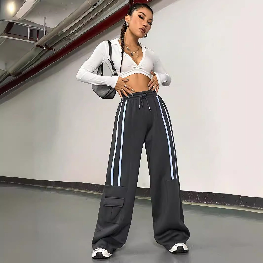 Damen weite Sporthose im urbanen Streetwear-Stil mit elastischem Bund und praktischen Taschen Drune