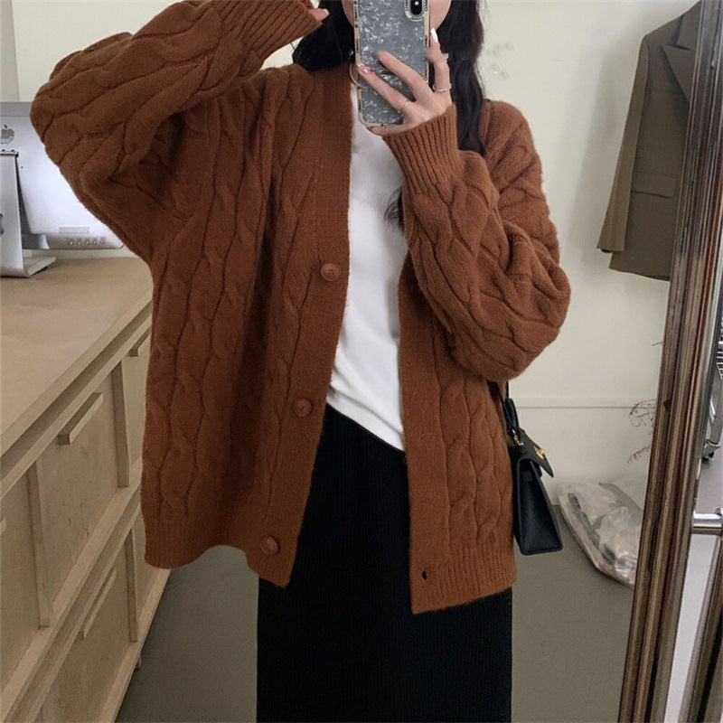 Damen Grobstrickjacke mit elegantem Zopfmuster und bequemen Knopfdetails Drune