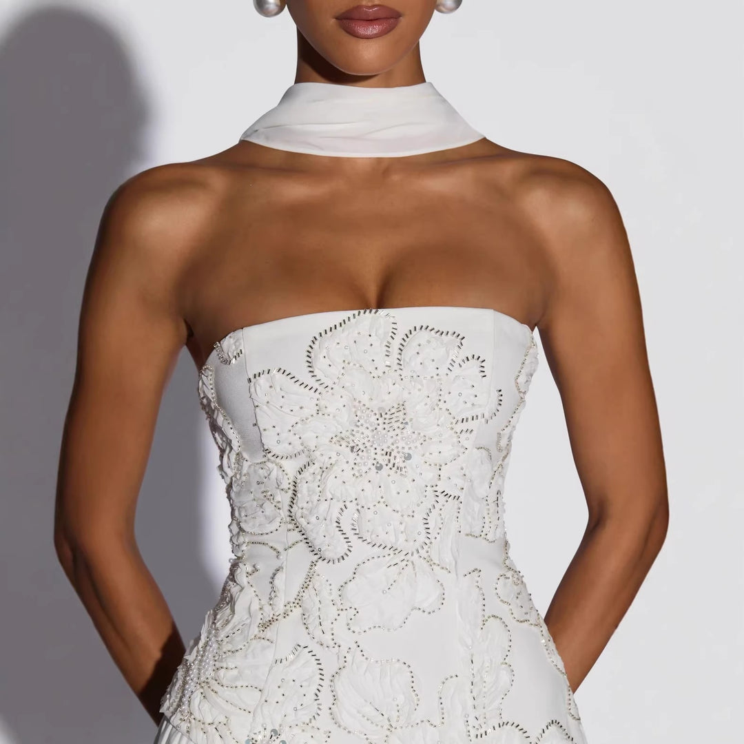 Damen Strapless Abendkleid mit seitlichem Schlitz und floralen Applikationen Drune