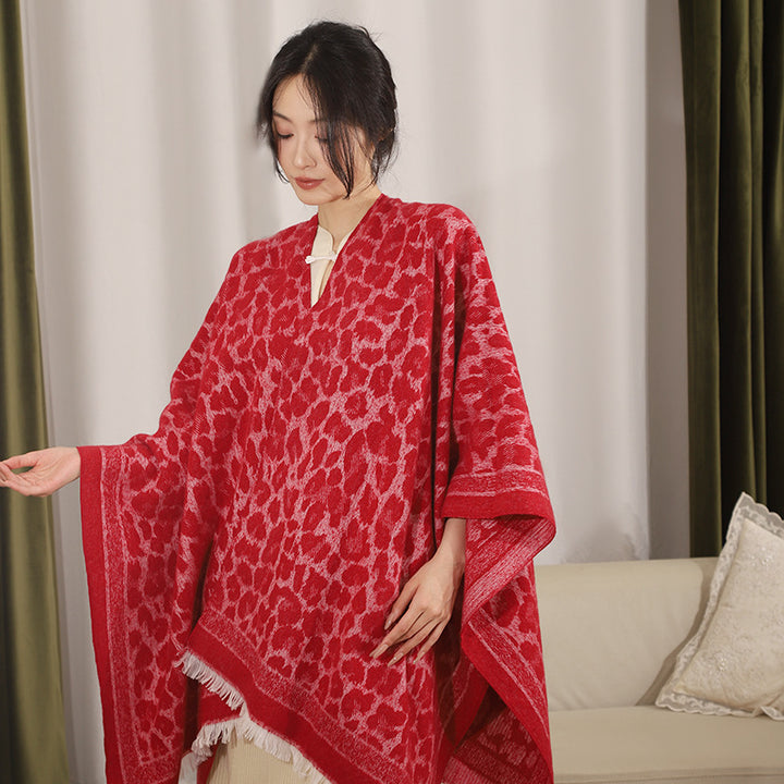 Damen Jacquard-Poncho im Kimono-Schnitt mit Fransensaum und dezentem Animaljacquard Drune