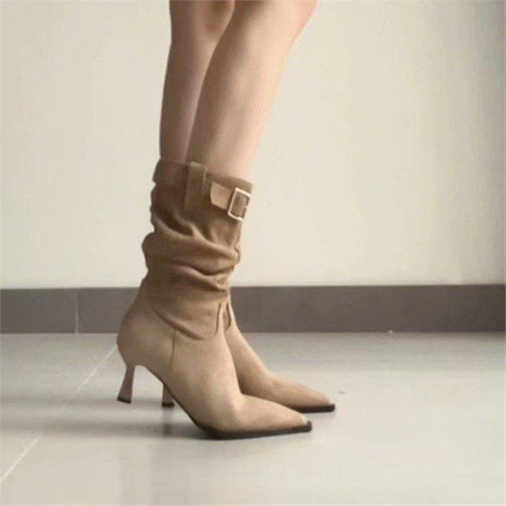 Damen spitz zulaufende knöchelhohe Stiefel mit gerafftem Schaft, verstellbarem Schnallenriemen und schlankem Kittenabsatz Drune