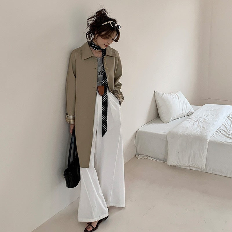Damen leichter Trenchcoat mit kontrastierten Karomanschetten Drune