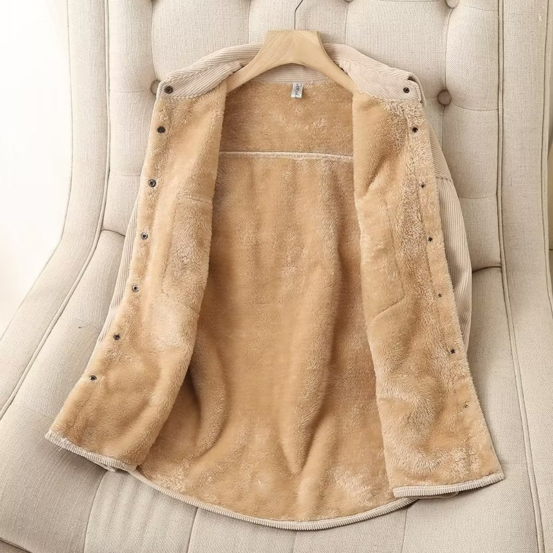Damen nan oversized Cordhemdjacke mit wattiertem Teddyfutter, aufgesetzten Pattentaschen und Druckknopfleiste Drune