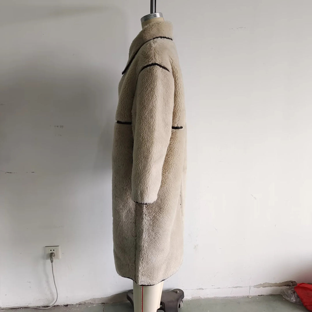 Damen nan langer Teddy-Mantel mit Knebelverschlüssen, kontrastierender Paspelierung und voluminösem Oversize-Kragen Drune