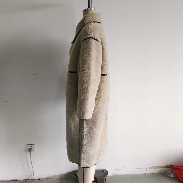 Damen nan langer Teddy-Mantel mit Knebelverschlüssen, kontrastierender Paspelierung und voluminösem Oversize-Kragen Drune