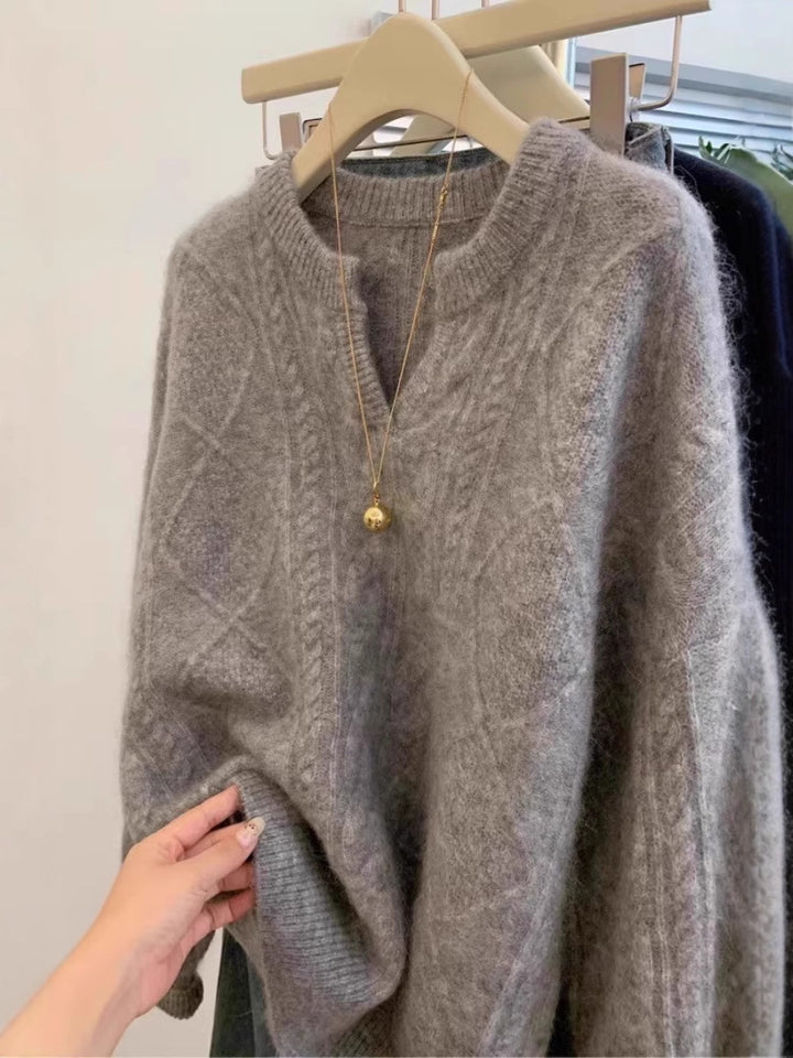 Damen Oversize Mohair-Optik Zopfmusterpullover mit V‑Ausschnitt und überschnittener Schulter Drune