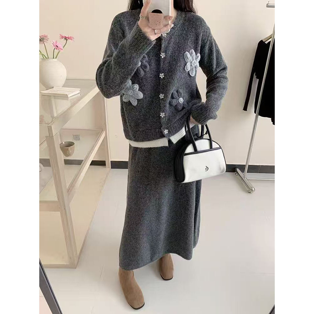 Damen Strickjacke mit Blumenapplikationen und Knopfverschluss Drune