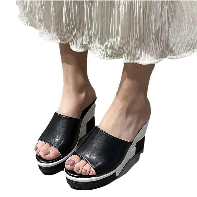 Damen nan Schlupfpantolette aus synthetischem Lederfinish mit offener Zehenpartie ergonomischem Keilabsatz und gepolstertem Komfortfußbett Drune