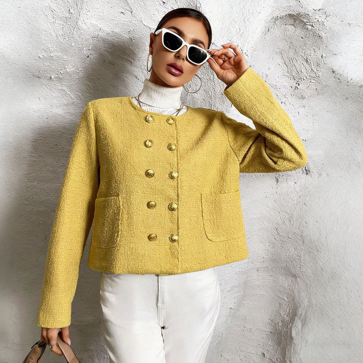 Damen Kurzjacke aus Bouclé mit doppelreihiger Knopfleiste und aufgesetzten Taschen Drune