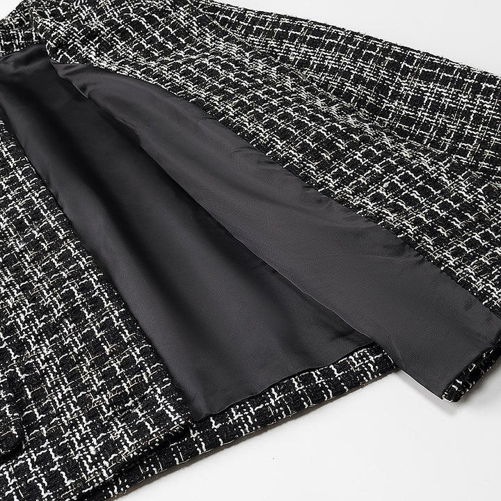 Damen nan kurze Bouclé‑Tweedjacke mit Rundhalsausschnitt dekorativen Goldknöpfen und aufgesetzten Taschen Drune