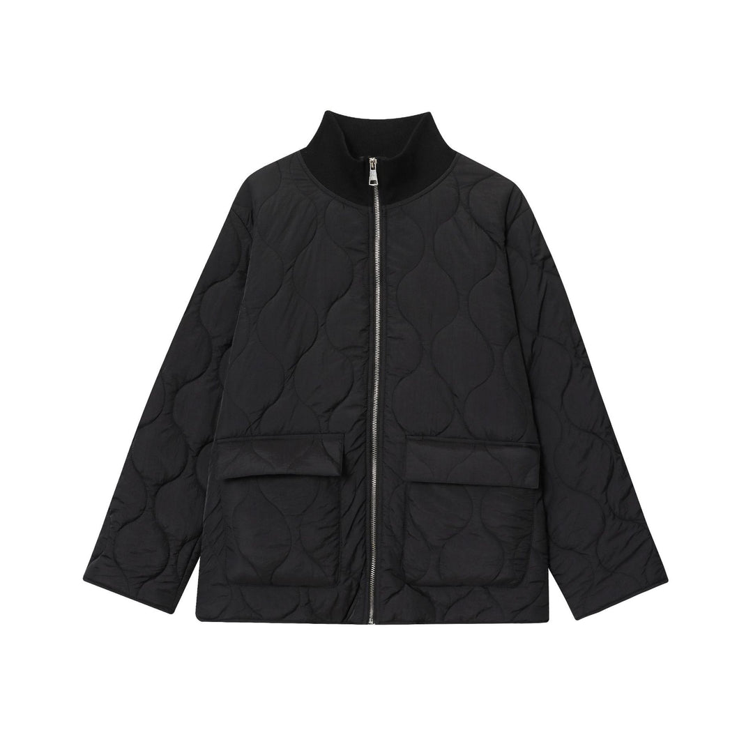 Damen nan leichte Steppjacke mit runder Steppung, hohem Rippkragen und aufgesetzten Klappentaschen Drune