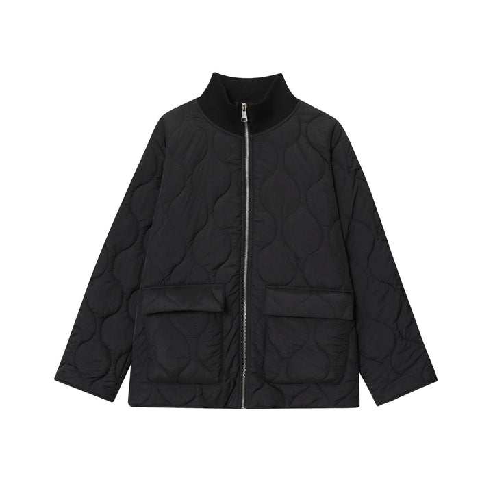 Damen nan leichte Steppjacke mit runder Steppung, hohem Rippkragen und aufgesetzten Klappentaschen Drune