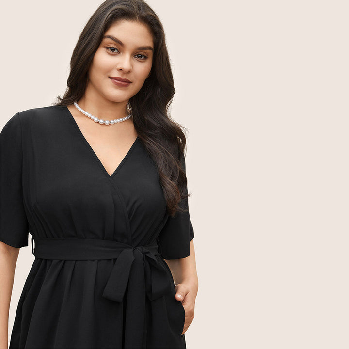 Damen Elegantes Wickelkleid mit asymmetrischem Saum und taillierendem Gürtel Drune
