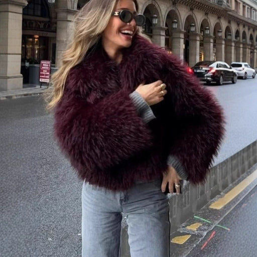 Damen Kurzjacke im Cropped‑Schnitt aus fluffigem Hochflor‑Faux‑Fur mit tiefem Schalkragen Drune