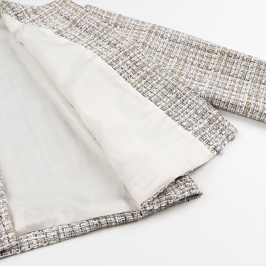 Damen Kurzjacke aus Bouclé‑Tweed mit rundem Ausschnitt und dekorativen Goldknöpfen Drune