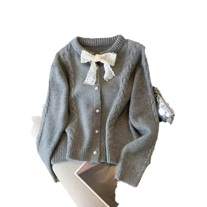 Damen Strickjacke mit dekorativem Spitzenkragen und Knopfverschluss Drune