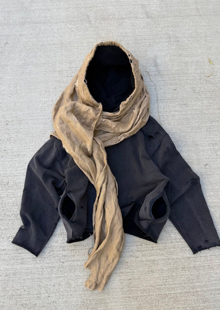 Unisex nan Kapuzenpullover im Gebrauchsspurenstil mit angeschlossenem Schlauchschal und ausgefransten Öffnungen Drune