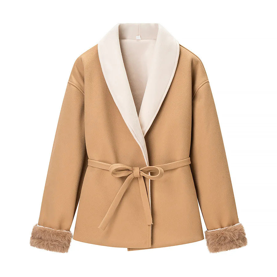 Damen nan taillierte Kurzjacke mit großzügigem Schalkragen, Bindegürtel und Kunstfellmanschetten Drune