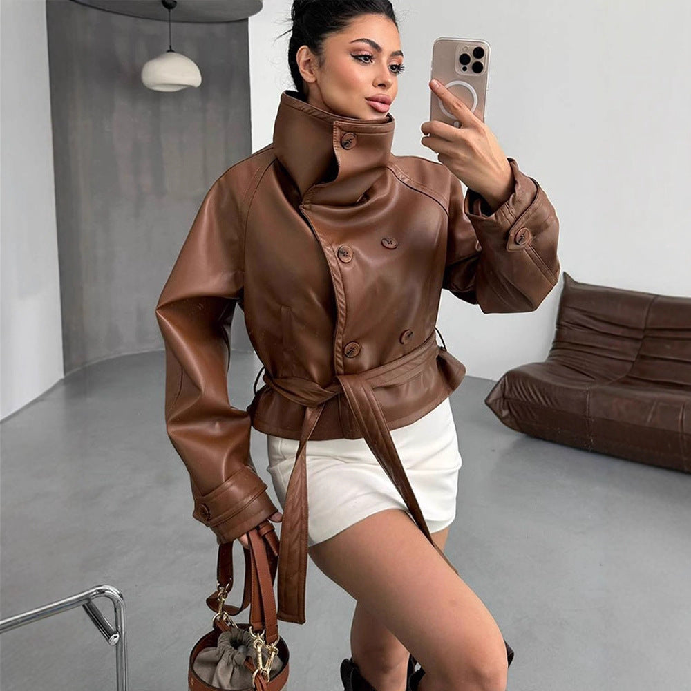 Damen Taillierte Kurzblouson‑Jacke aus Lederimitat mit hohem Stehkragen und Bindegürtel Drune
