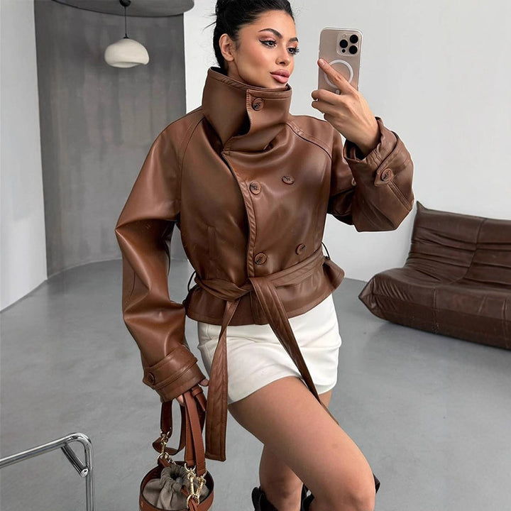 Damen Taillierte Kurzblouson‑Jacke aus Lederimitat mit hohem Stehkragen und Bindegürtel Drune