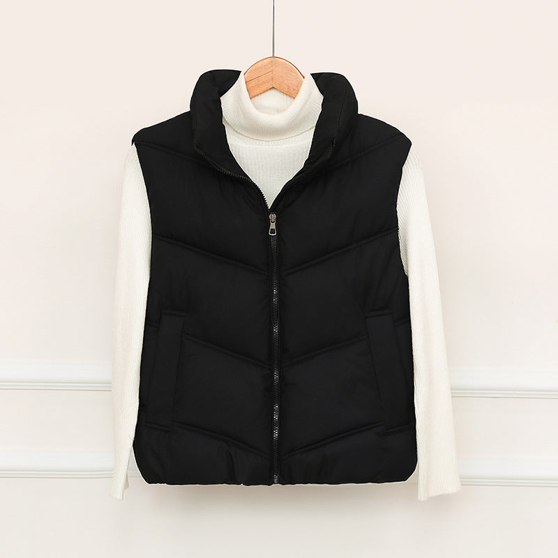 Damen Kurz geschnittene Puffer‑Steppweste mit V‑Quilt, hohem Stehkragen und Kordelzugsaum Drune