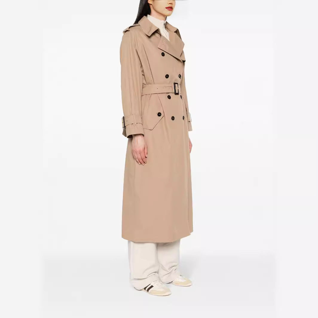 Damen Trenchcoat im Maxilänge mit doppelreihiger Knopfleiste und Taillengürtel Drune