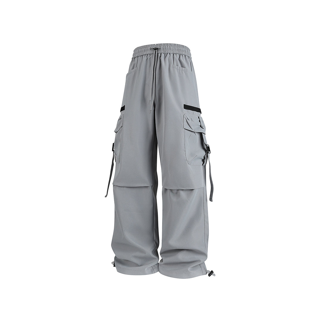 Herren Weite Cargo-Hose mit Multifachtaschen, verstellbarem Tunnelzugbund und modularen Gurt‑Details Drune