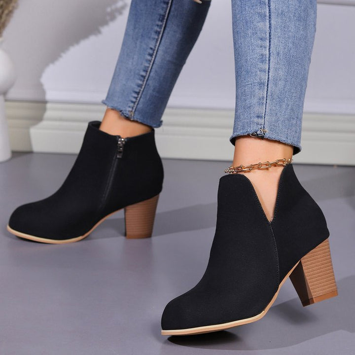 Damen Kurzstiefeletten mit V‑Ausschnitt, seitlichem Reißverschluss und robustem Blockabsatz Drune