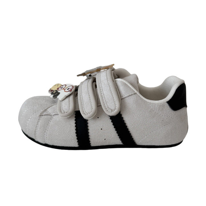 Damen Veloursleder-Sneakers mit praktischen Klettverschlüssen und verspielten Anhängern Drune