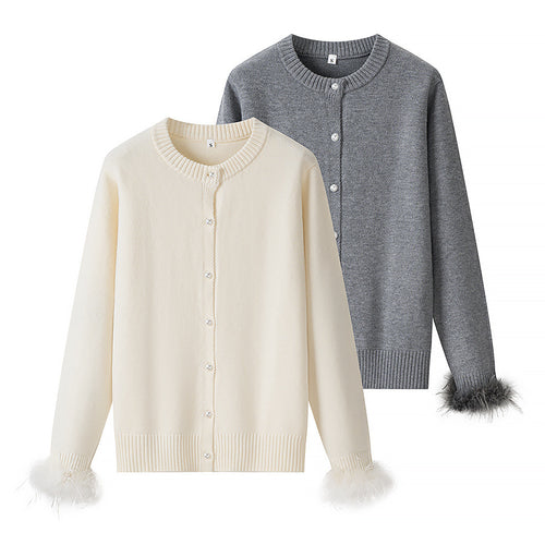 Damen Strickcardigan mit Perlenknopfleiste und Federbesatz Drune