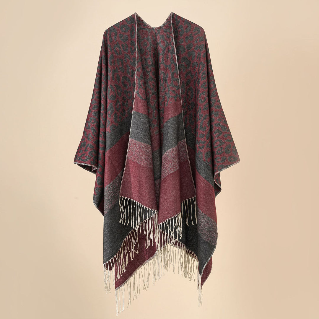 Damen Oversize-Ruana mit Leo-Jacquard, Fransen und weichem Wollmix Drune