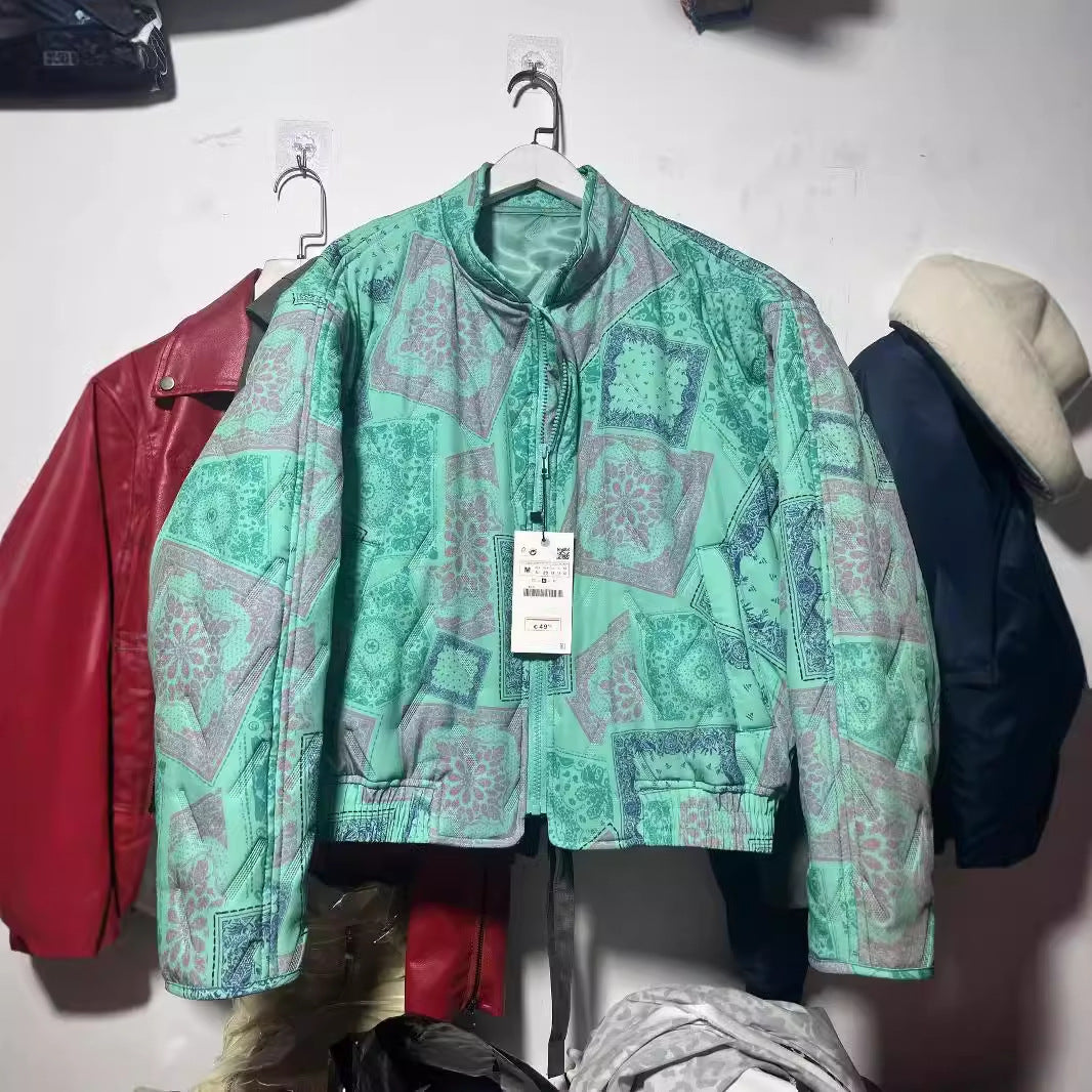 Damen nan gesteppte Bandana‑Print Bomberjacke mit Stehkragen, Eingrifftaschen und elastischem Saum Drune