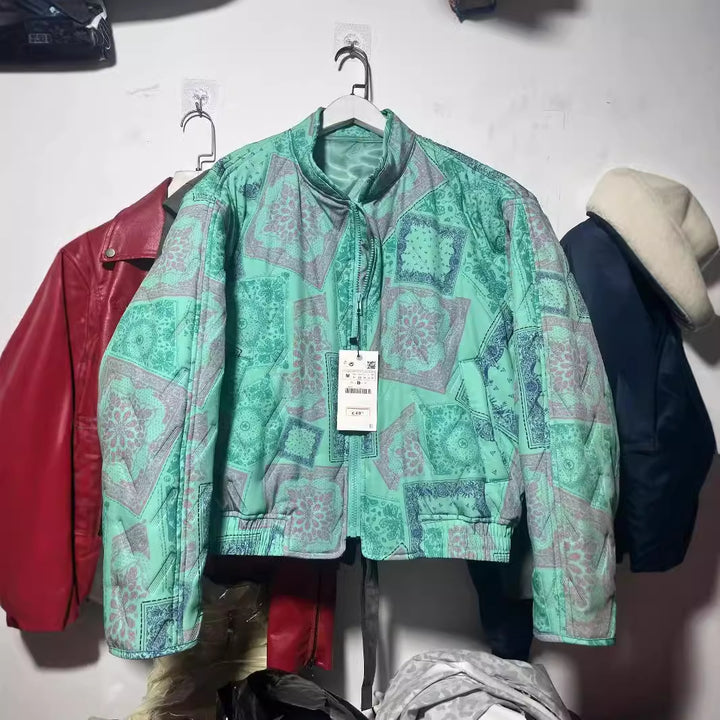 Damen nan gesteppte Bandana‑Print Bomberjacke mit Stehkragen, Eingrifftaschen und elastischem Saum Drune