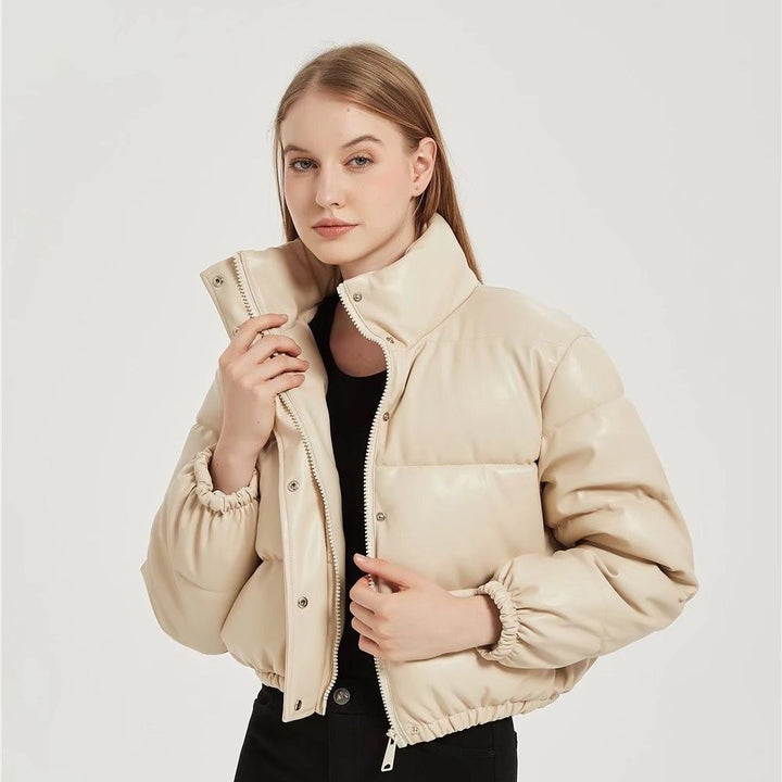 Damen nan kurze gesteppte Kunstleder-Steppjacke mit hohem Stehkragen, Druckknopf-Leiste und verstellbarem Kordelzugsaum Drune