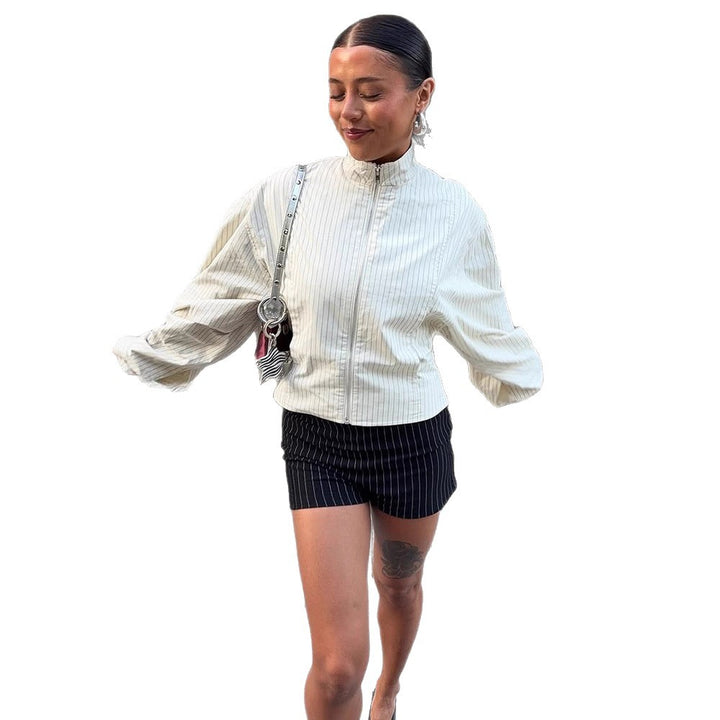Damen Kurze taillierte Bomberjacke mit Stehkragen und feiner Nadelstreifen‑Textur Drune