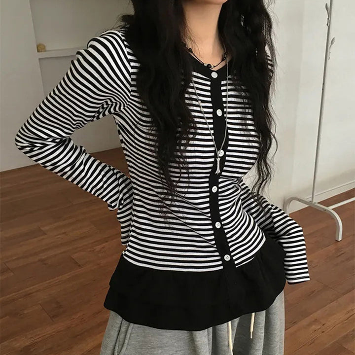 Damen nan feiner Kurzcardigan mit Knopfleiste, Spitzenkragen und welligem Saum Drune