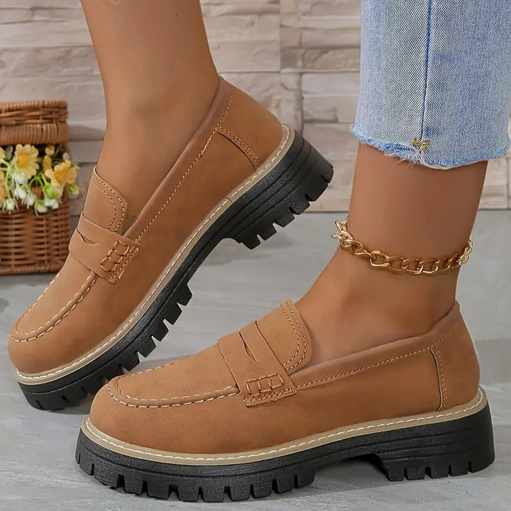 Damen robuster Plateau-Halbschuh im Loafer-Stil mit profilierter Gummisohle und dekorativem Steg Drune