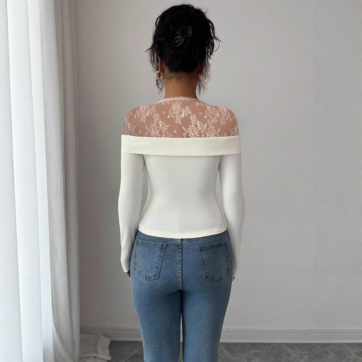 Damen nan figurbetontes schulterfreies Rippstrick-Top mit Spitzen-Illusionskragen und Blütenapplikation Drune