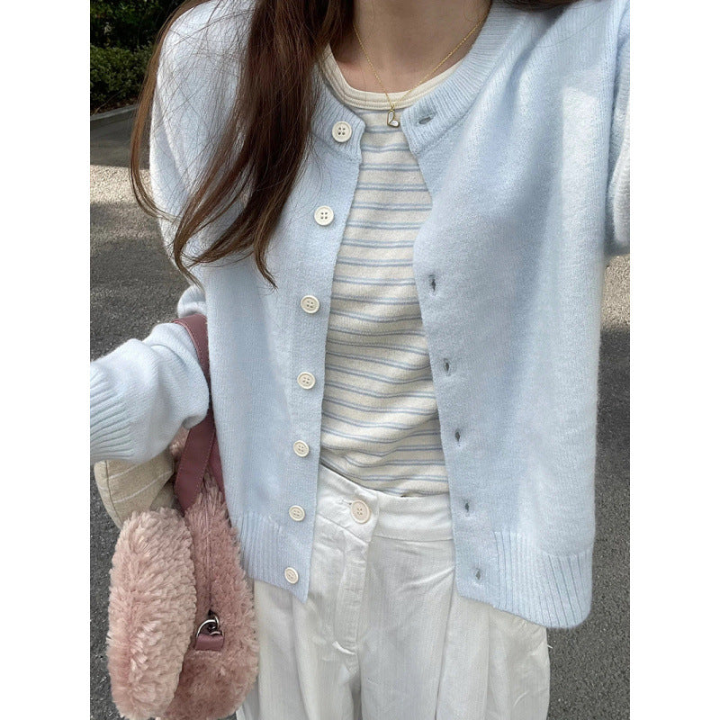 Damen kuschelige Strickjacke mit elegantem Rundhalsausschnitt und edlen Knopfdetails Drune