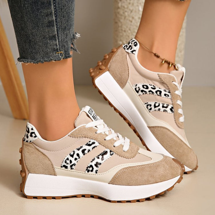 Damen Plateau-Laufsneaker mit Wildlederoptik und Leo-Akzenten Drune