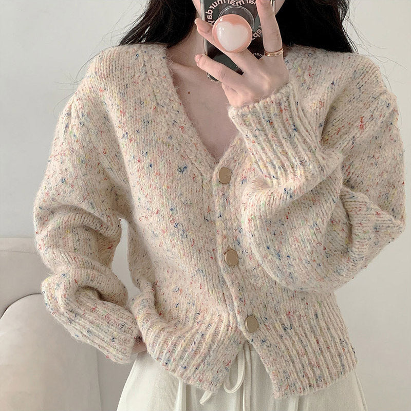 Damen weicher Strickcardigan mit modernem V-Ausschnitt und großen Knopfdetails Drune