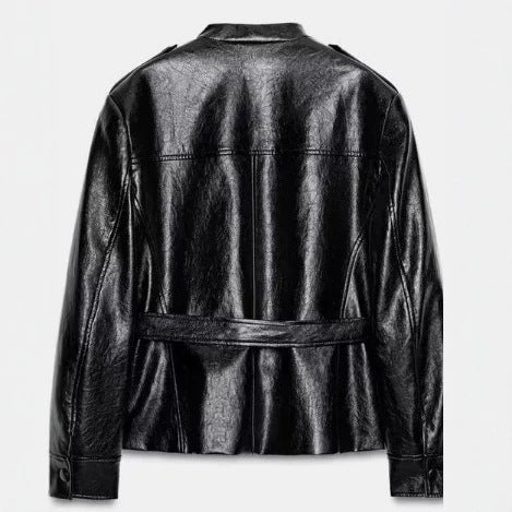 Damen Taillierte Wildlederjacke im Military‑Look mit Stehkragen, aufgesetzten Pattentaschen und verdeckter Knopfleiste Drune