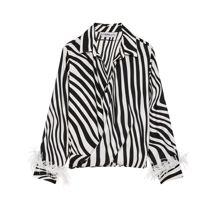 Damen Seidige Oversize-Bluse mit Zebra-Streifen und Federbesatz Drune