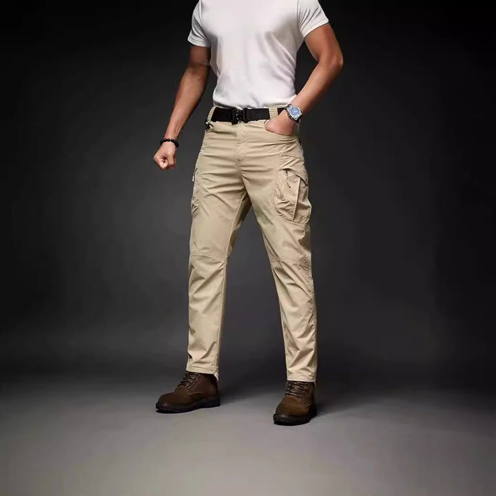 Herren Technische Trekkinghose mit wasserabweisender Oberfläche, ergonomischen Knieabnähern und Multifachtaschen Drune