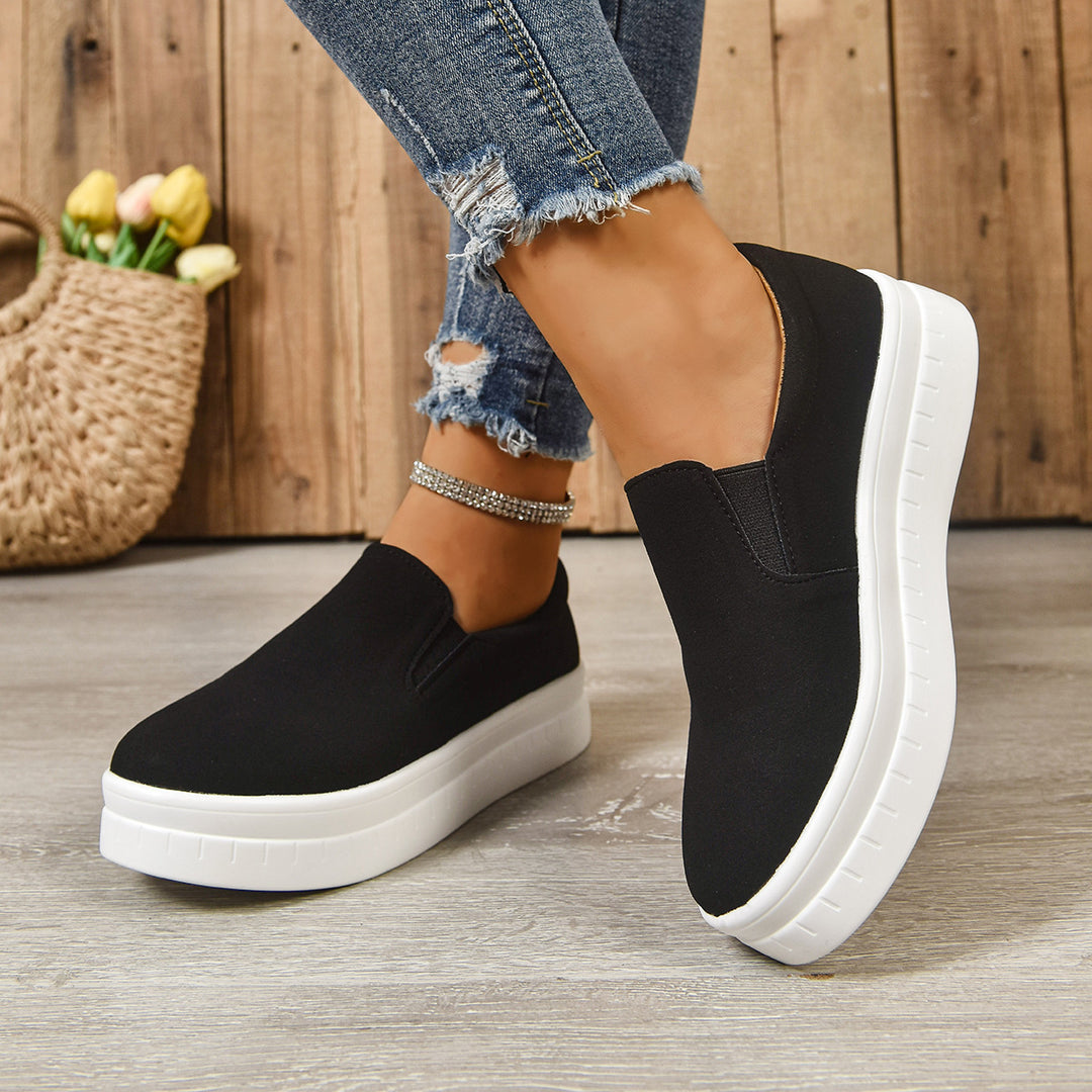 Damen Slip-On Freizeit-Sneaker mit breiter Leichtlauf-Plateausohle weichem Microvelours-Obermaterial und elastischen Seiteneinsätzen Drune