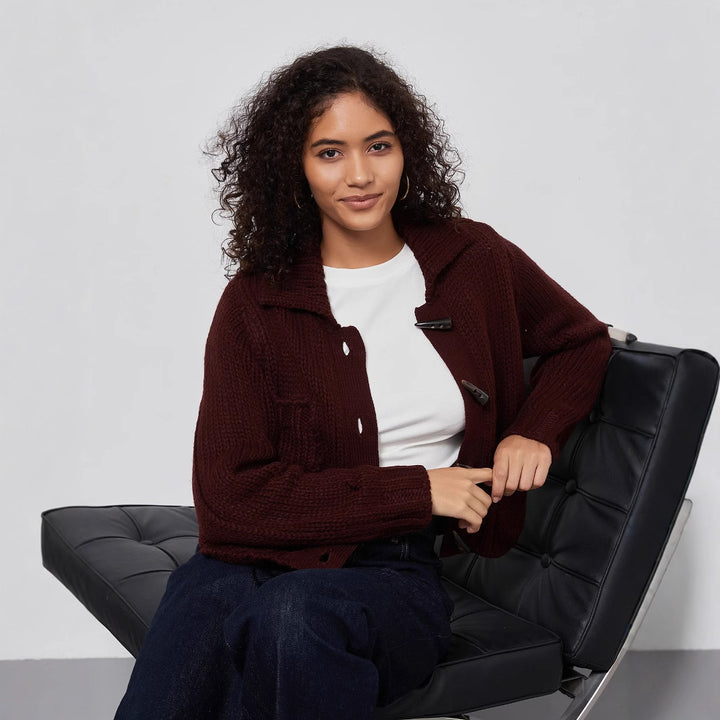 Damen Grobstrickjacke mit dekorativen Knopfdetails und praktischen Taschen Drune