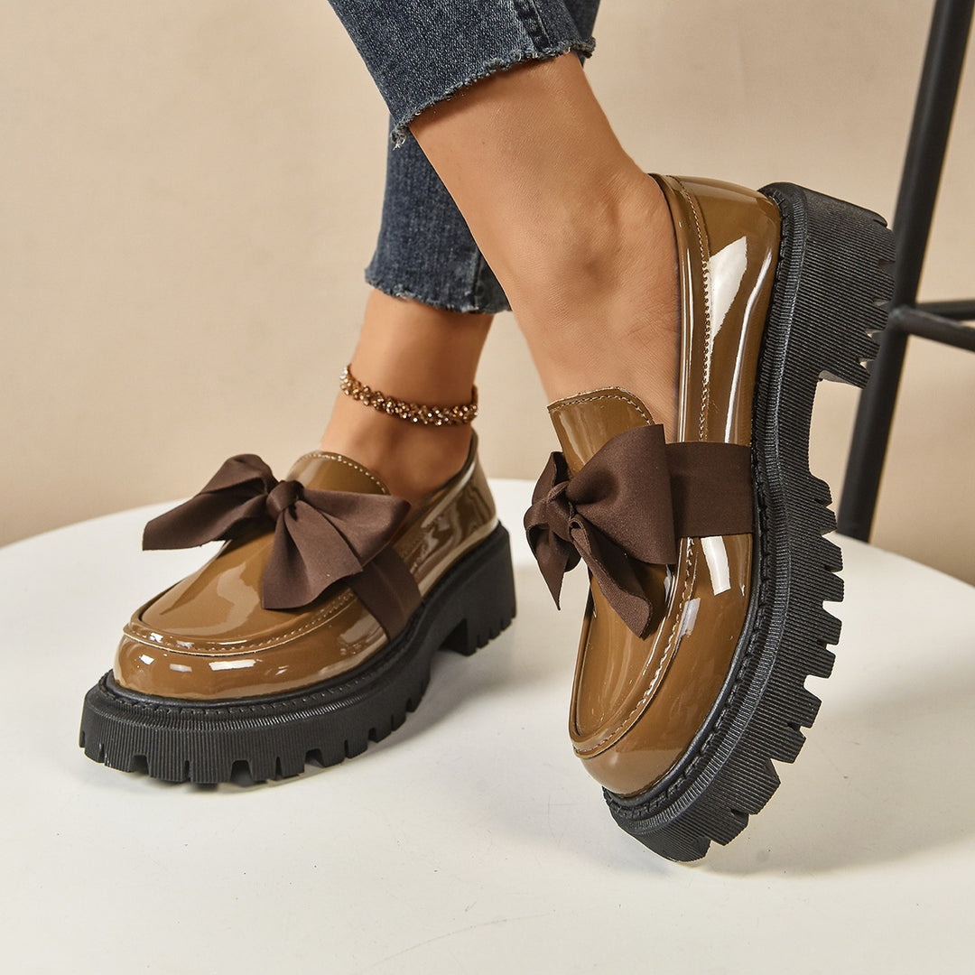 Damen Lack-Loafer mit markanter Profilsohle und Zierschleife Drune