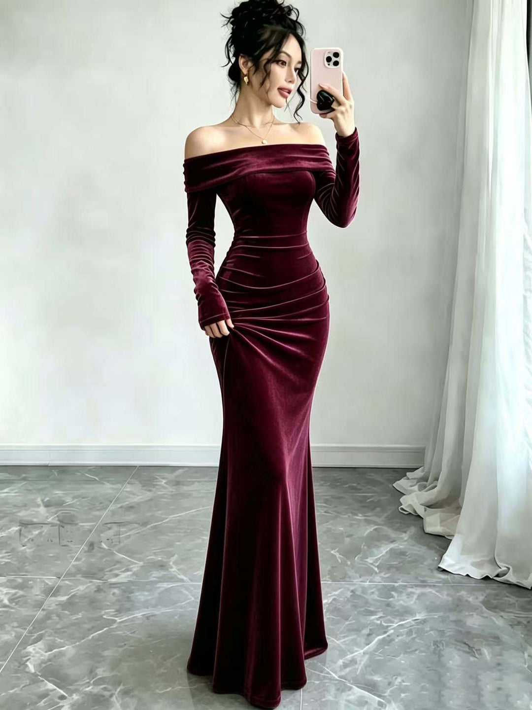 Damen Langes Samtabendkleid mit Carmenausschnitt und tiefem Rückenausschnitt Drune
